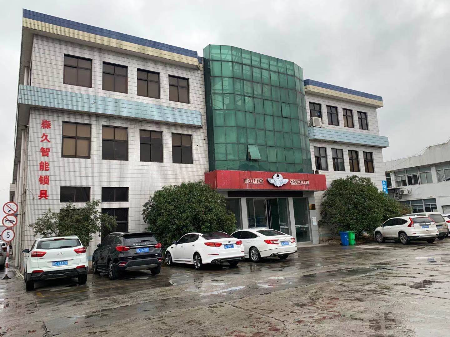 Wenzhou Xinxu Light Industry Co., Ltd. Car Ashtray