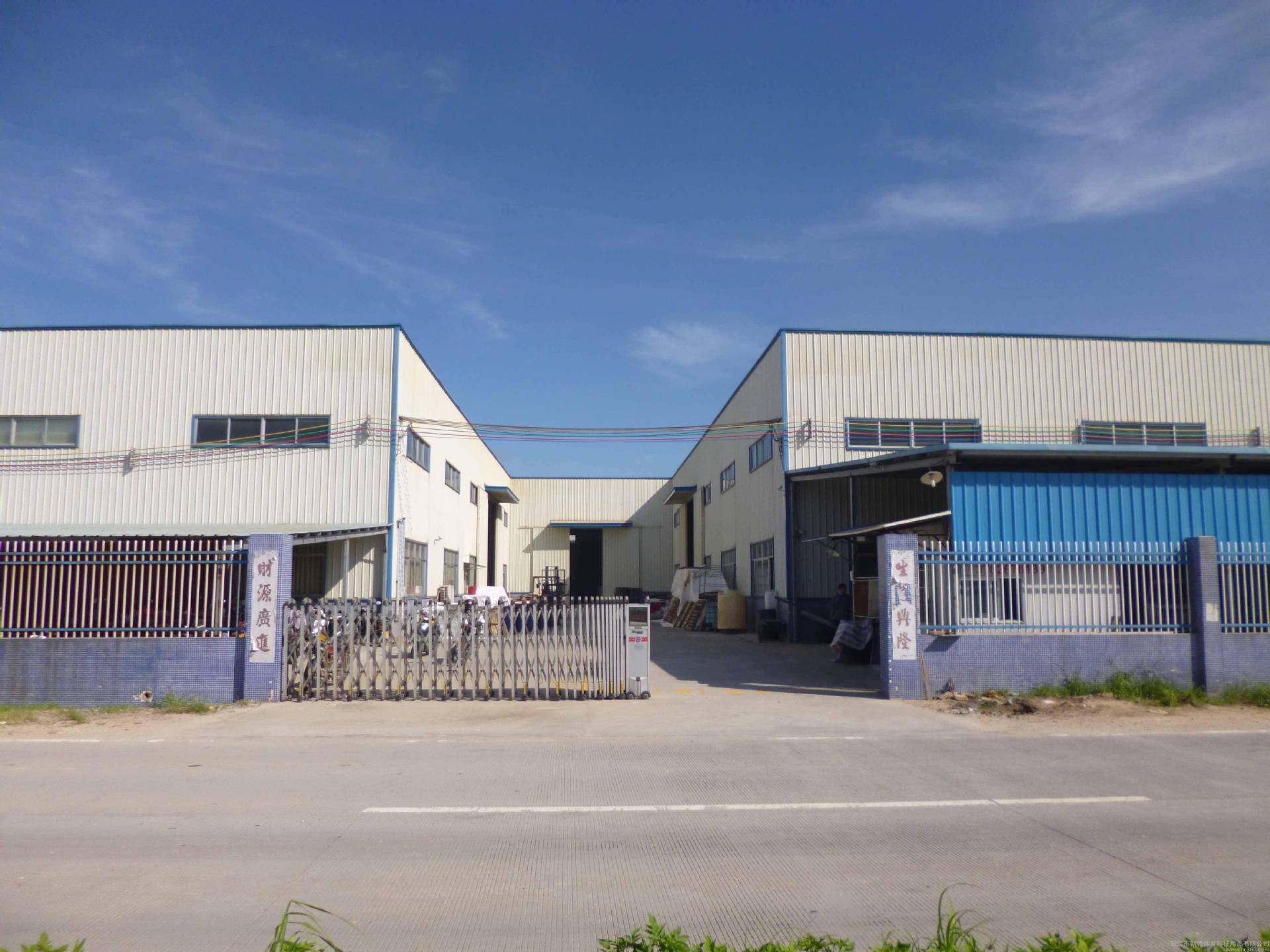 Xuzhou Century Glass Products Co., Ltd. perfume bottle