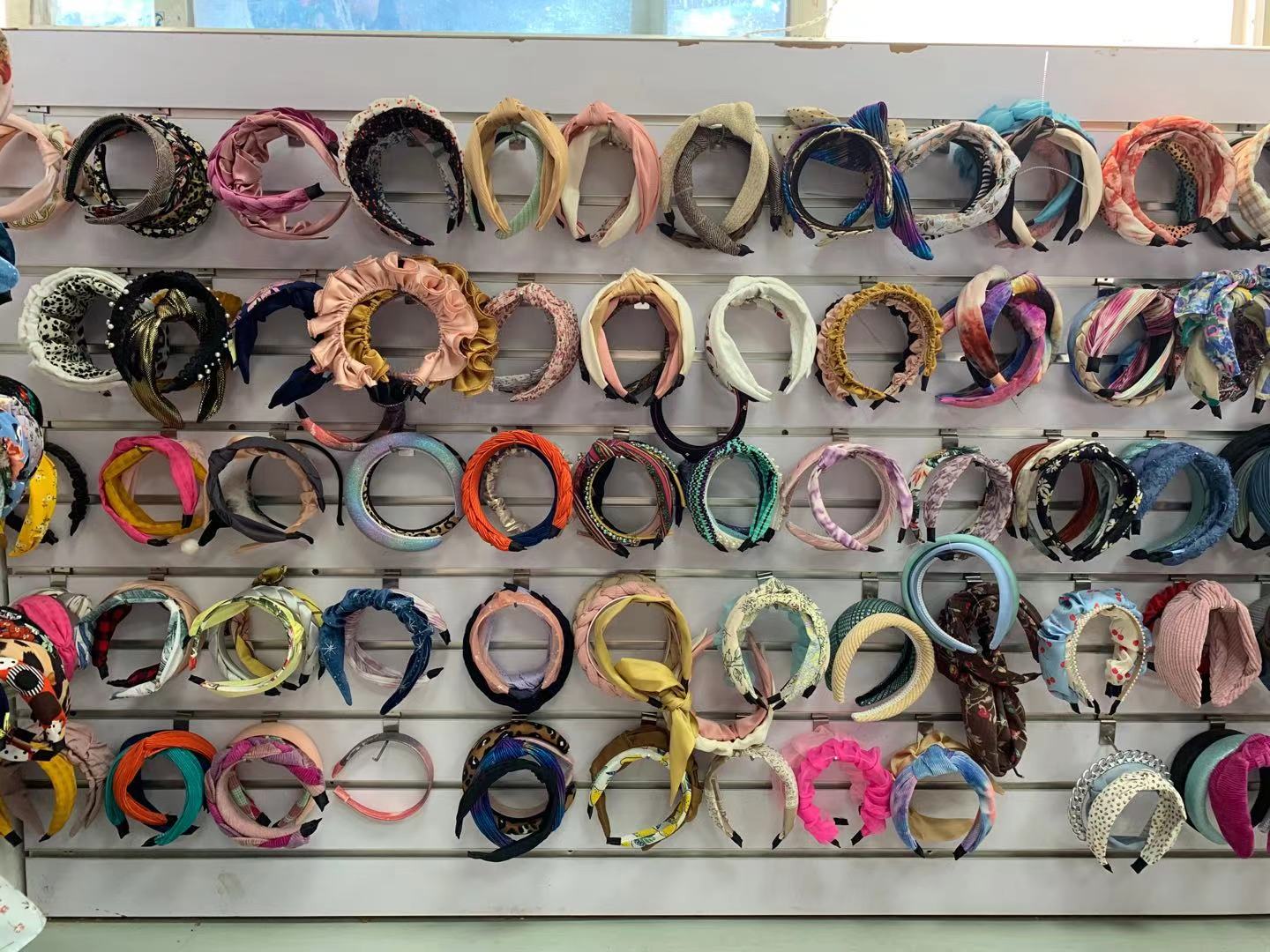 Shenzhen Qianyu Accessories Co., Ltd. Scrunchies
