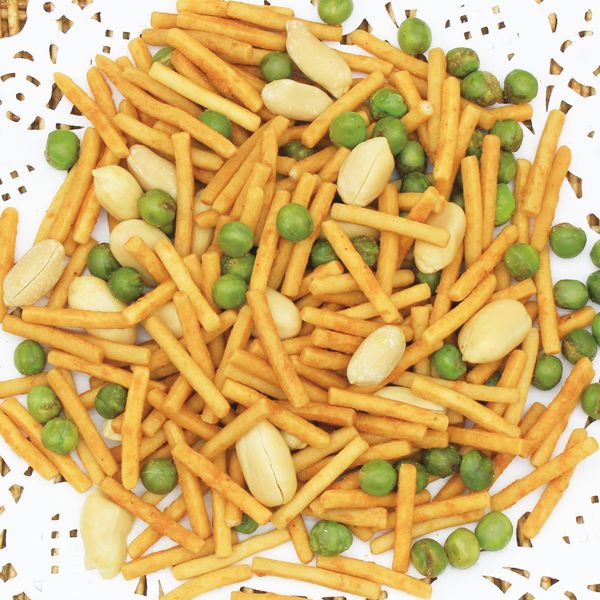 Wholesale mixed snacks green peas peanuts cracker oriental mix nuts snacks