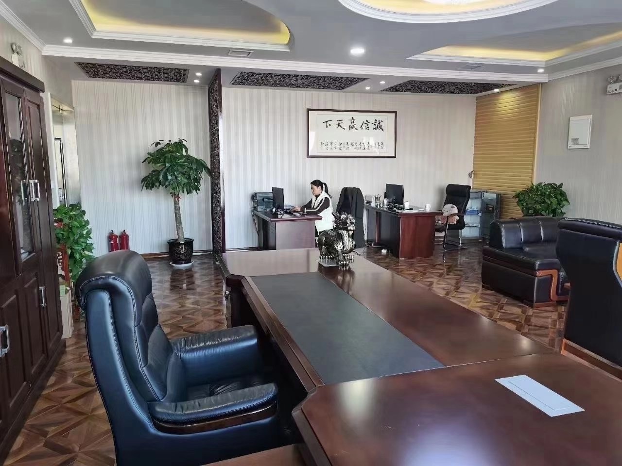 Henan Qingmei Glass Products Co., Ltd. Glass perfume bottle
