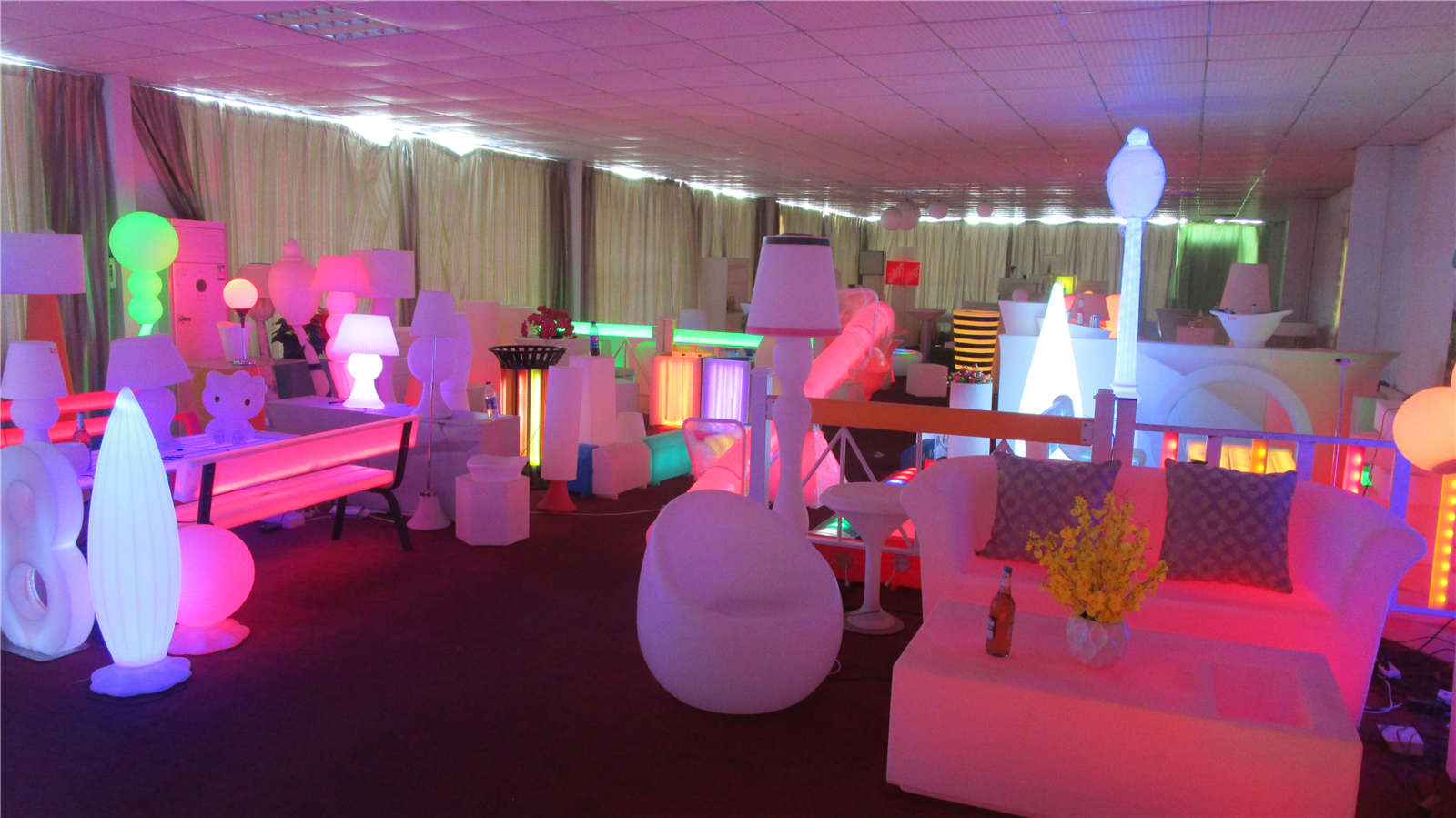 Huizhou City Huiyang District Zhenglong Huajun Crafts Products Factory LED Furniture