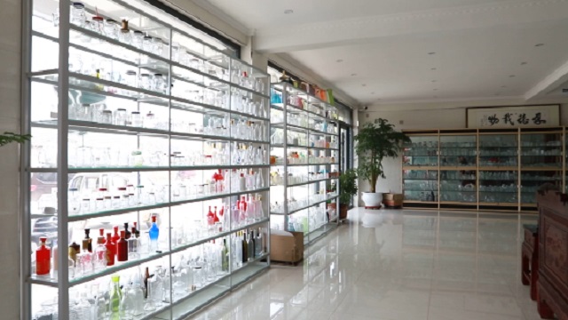 Xuzhou QLT Trade Co., Ltd. liquor bottles