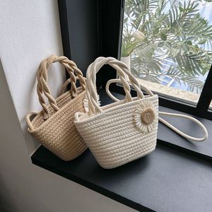 2024 Wholesale Reusable Custom Women Messenger Bucket Straw Beach Bag With Flower Fashion Bag Fashion Handbags
