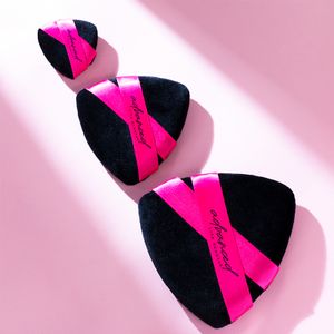 Luxury Black Pink Powder Puff Triangle Beauty Puff with Decussate Ribbon Wholesale