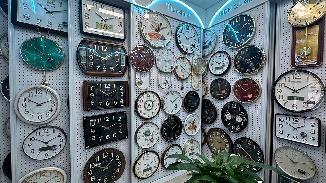 Yiwu Diling Import And Export Co., Ltd. Quartz Wall Clocks