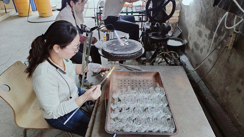 Baoying Jiayu Glass Products Co., Ltd. glass smoking water pipes