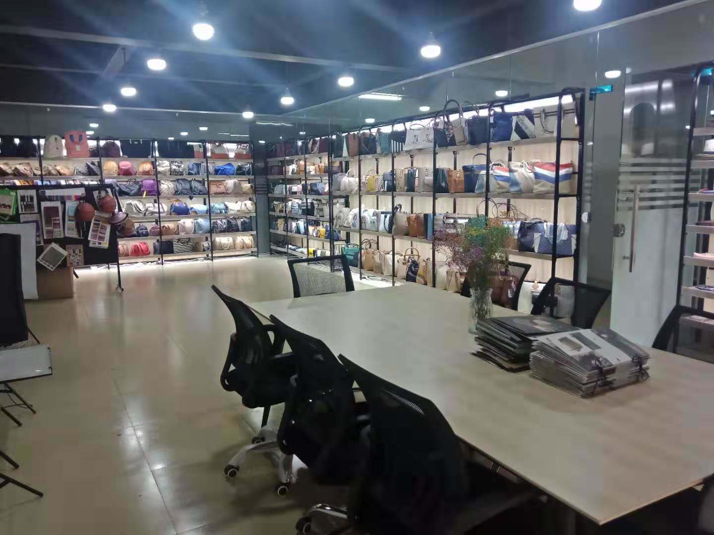 Hangzhou Tongmai Trading Co., Ltd. Backpacks