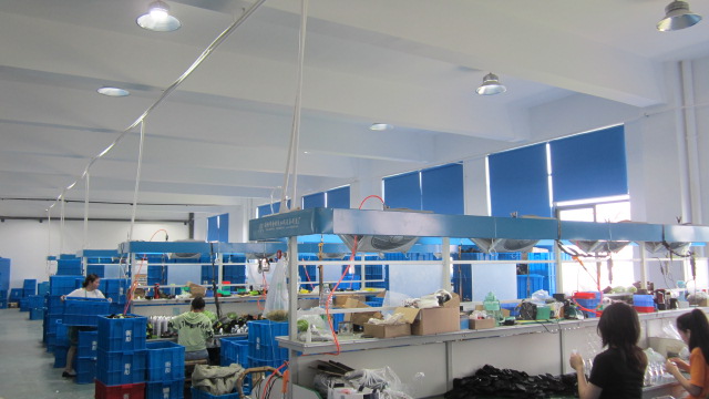 Yiwu Bolotop Electronic Technology Co., Ltd. Searchlights
