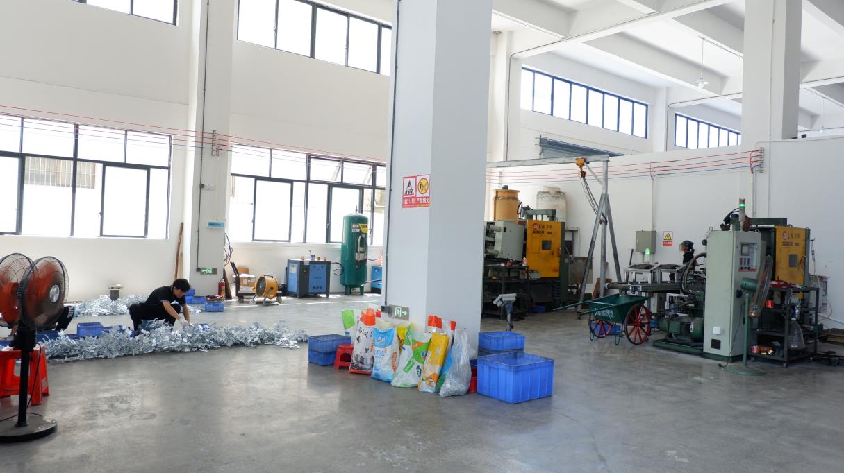 Zhongshan Saiya Souvenirs & Gifts Manufacturer Keychains