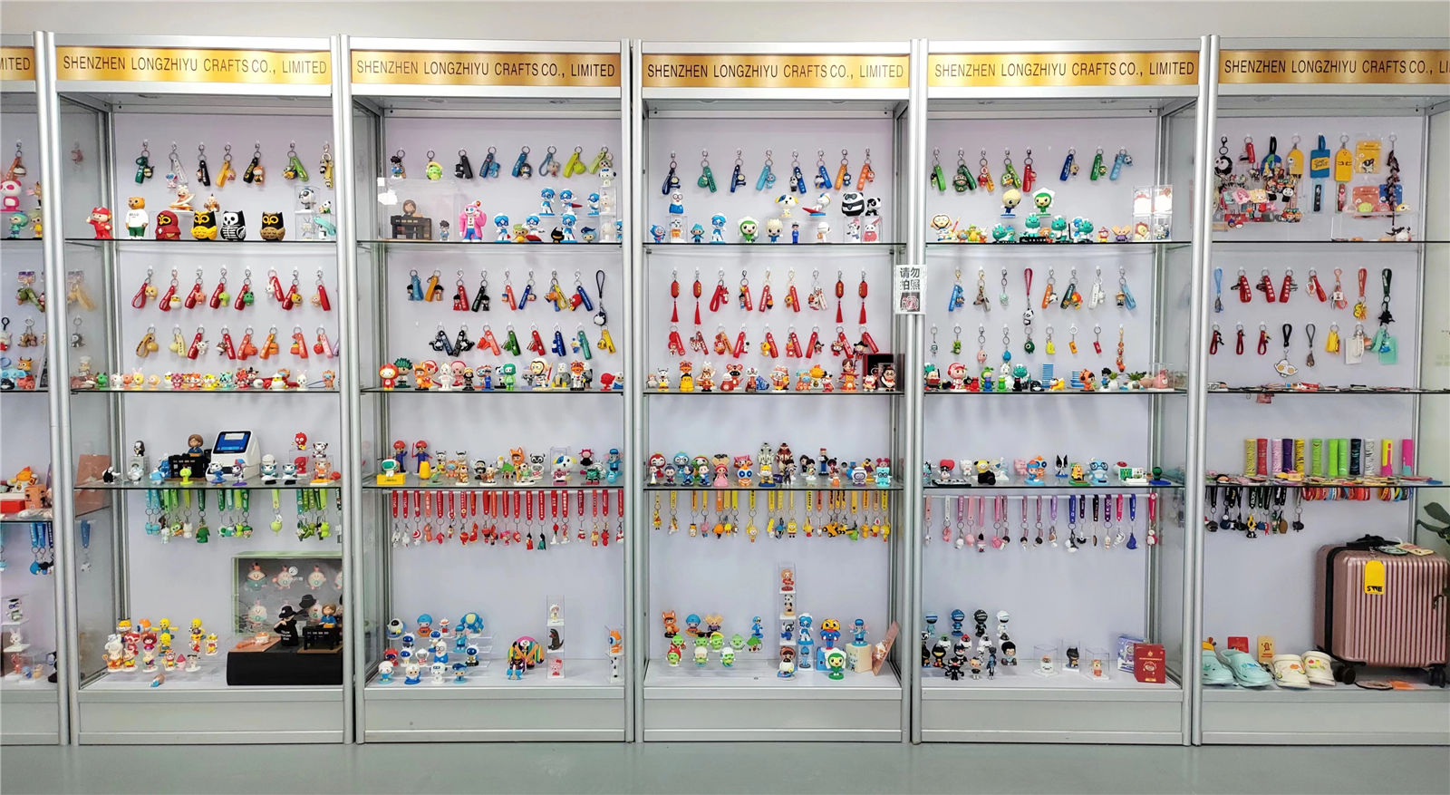 Shenzhen Longzhiyu Crafts Co., Ltd. Metal Badges