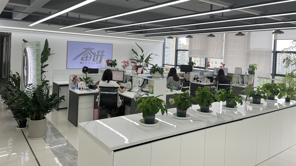 Jiaxing Layo Import and Export Group Co., Ltd. Sportswear