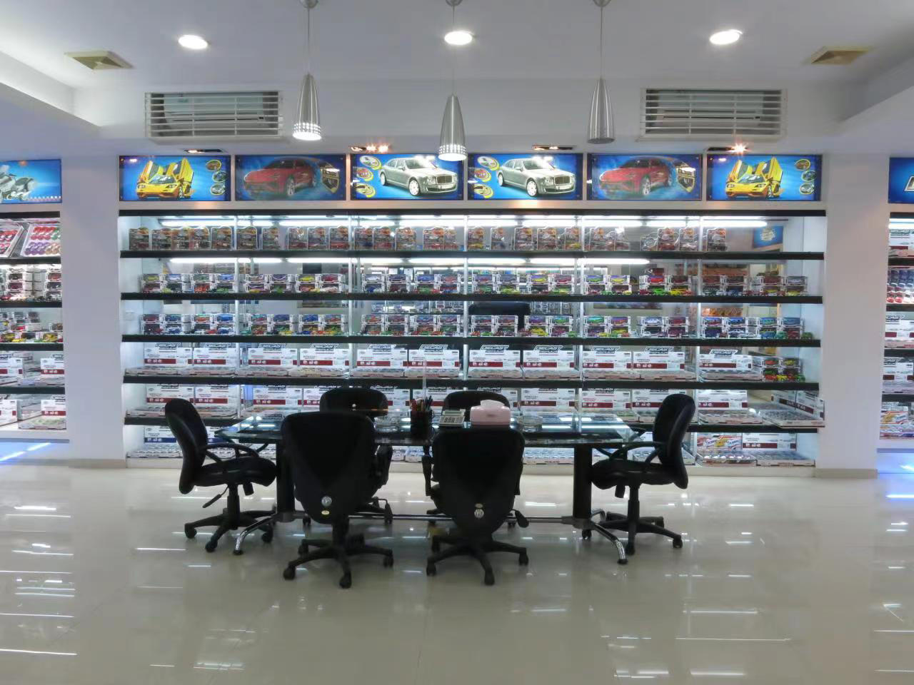Jilin Province Zhengfeng Trading Co., Ltd. Diecast car models