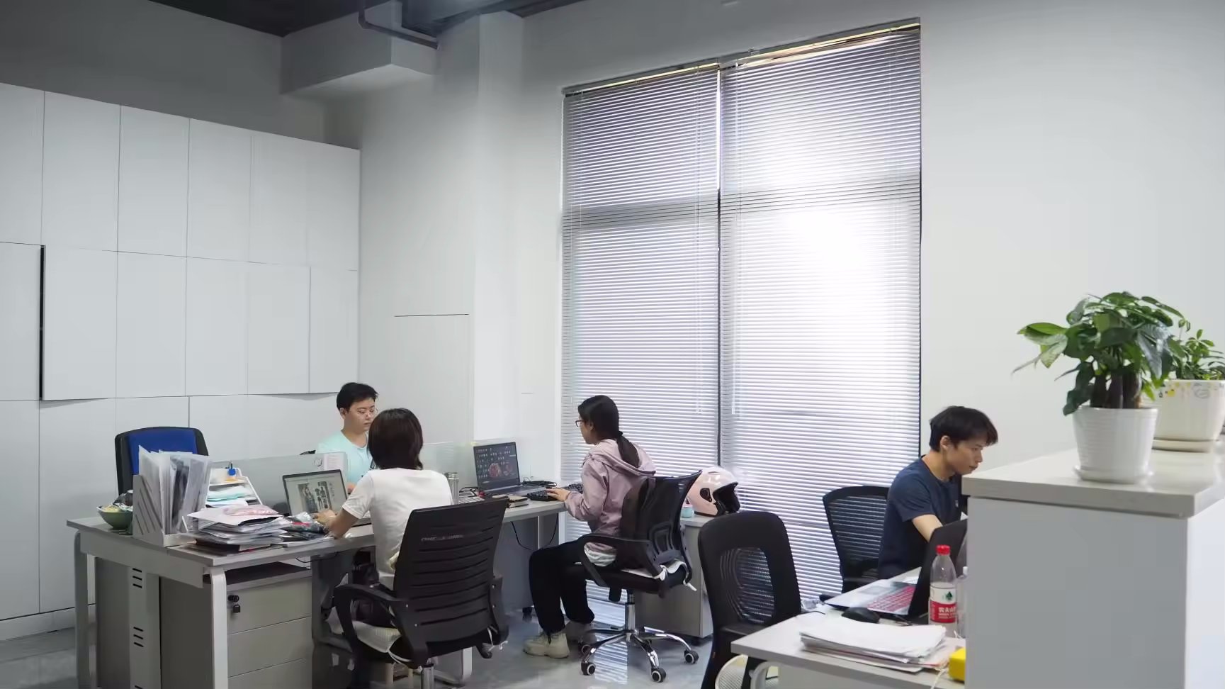 Mengrui (Shanghai) Industrial Development Co., Ltd. Back Posture Corrector