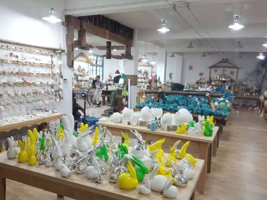 Dehua Beauty Rich Arts & Crafts Co., Ltd. Polyresin crafts