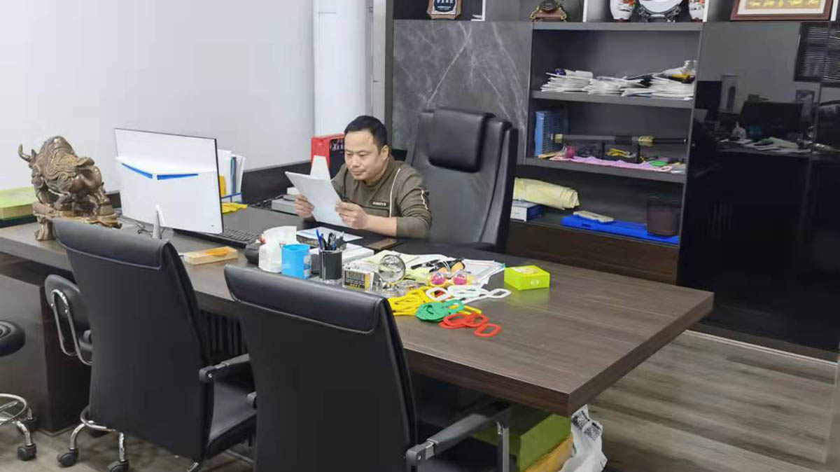 Pingyang Xinyisu Handicraft Co., Ltd. party supplies