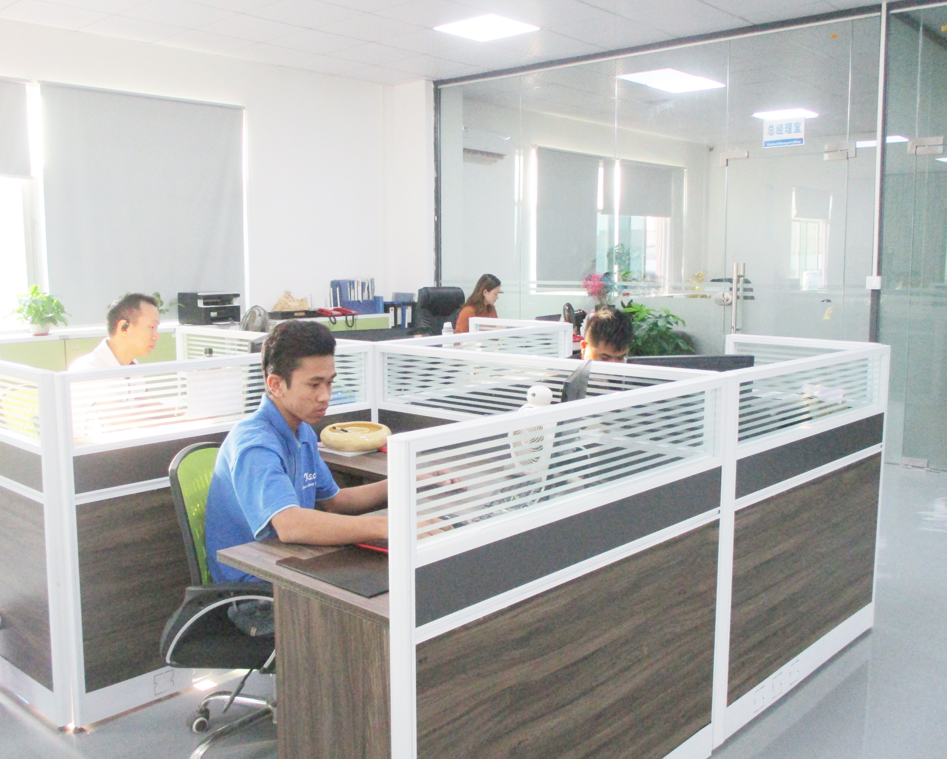 Huizhou Xin Shun Chang Glass Craft Products Co., Ltd. Glass jewelry box