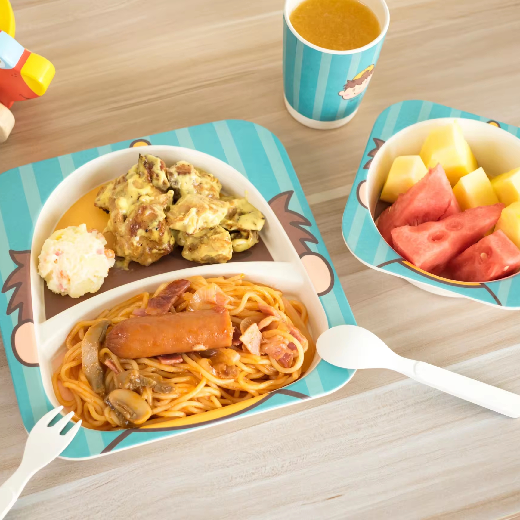 KKKIDS cute boys and girls use 5pcs dinnerware baby feeding set of bamboo plates