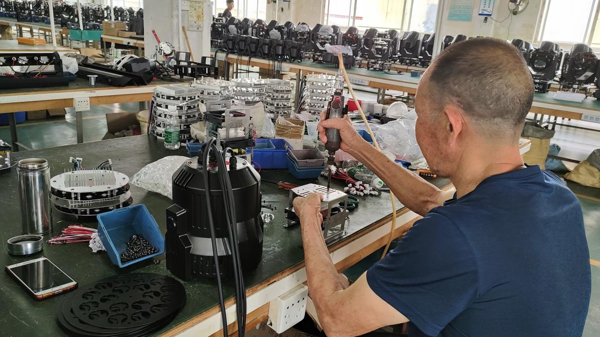 Shenzhen Xinqiyi Trading Co., Ltd. LED Par Lights
