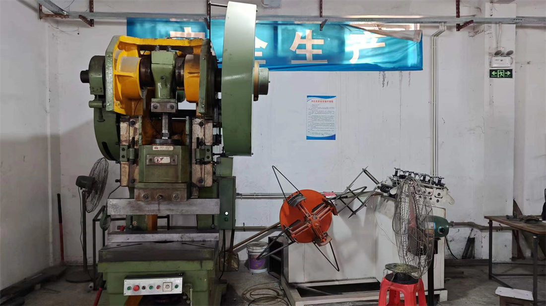 Ningbo Sihooz Furniture Industry And Trade Co., Ltd. wooden display stands