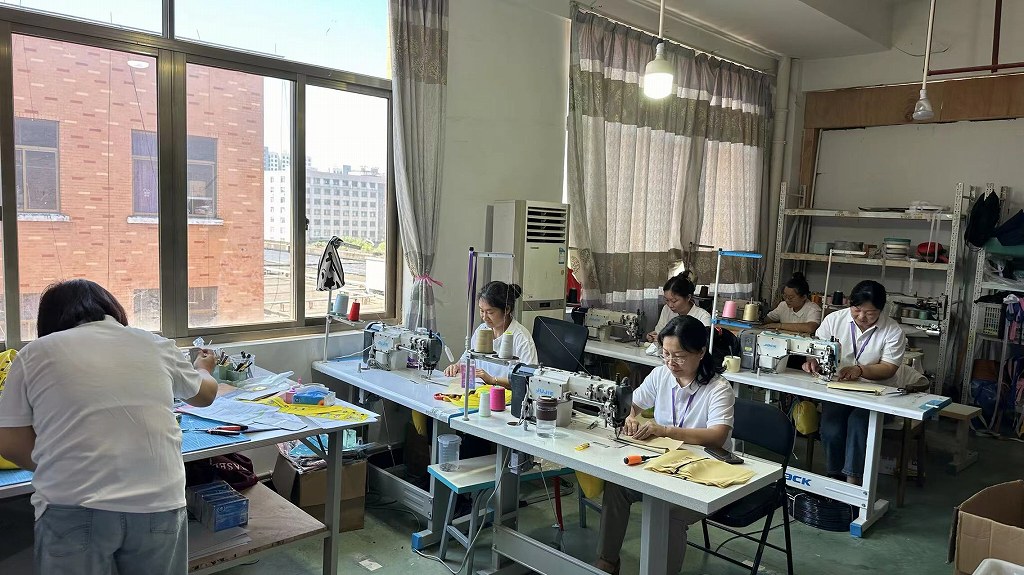 Yiwu Alice Bags Co., Ltd. Backpack