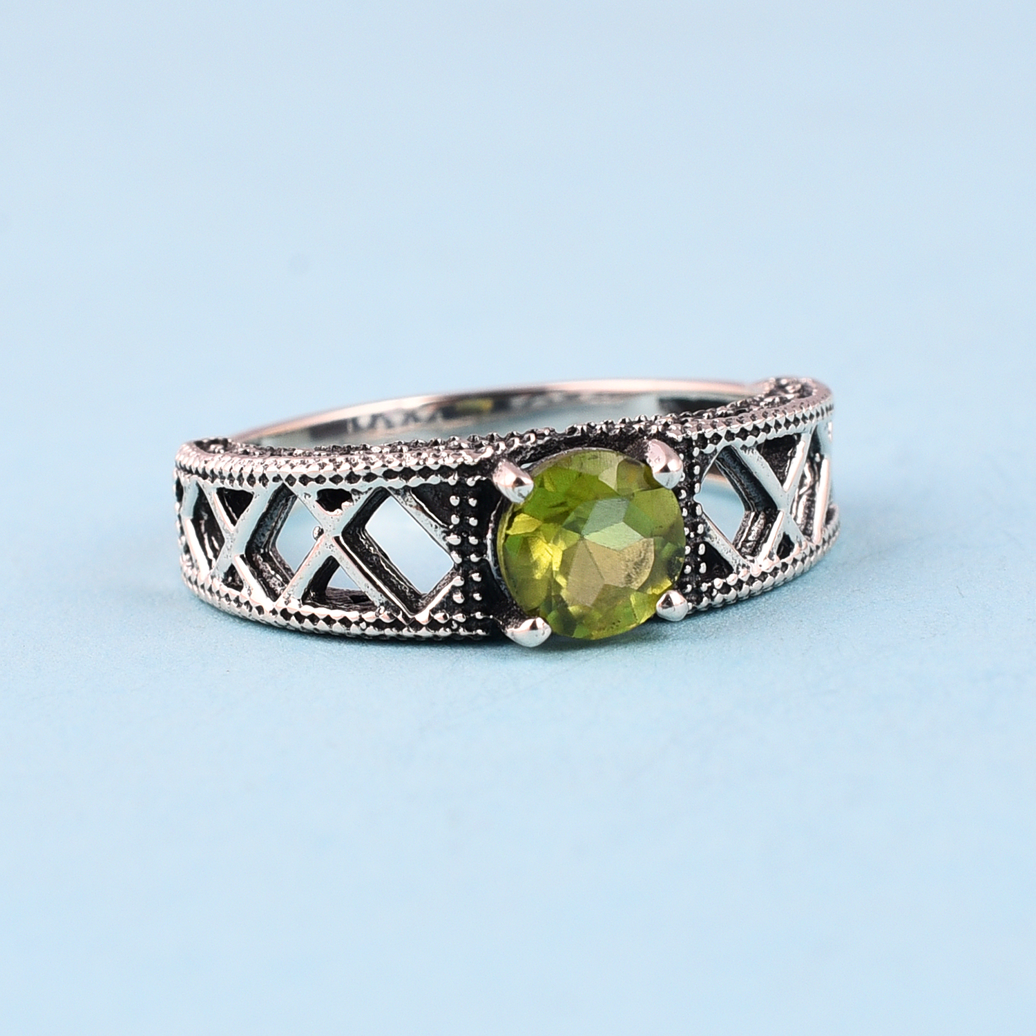 925 Sterling Silver Vintage Style Peridot Gemstone Earrings Unisex Wedding/Party Jewellery with Silver Plating Garnet Main Stone