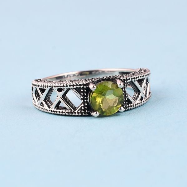 925 Sterling Silver Vintage Style Peridot Gemstone Earrings Unisex Wedding/Party Jewellery with Silver Plating Garnet Main Stone
