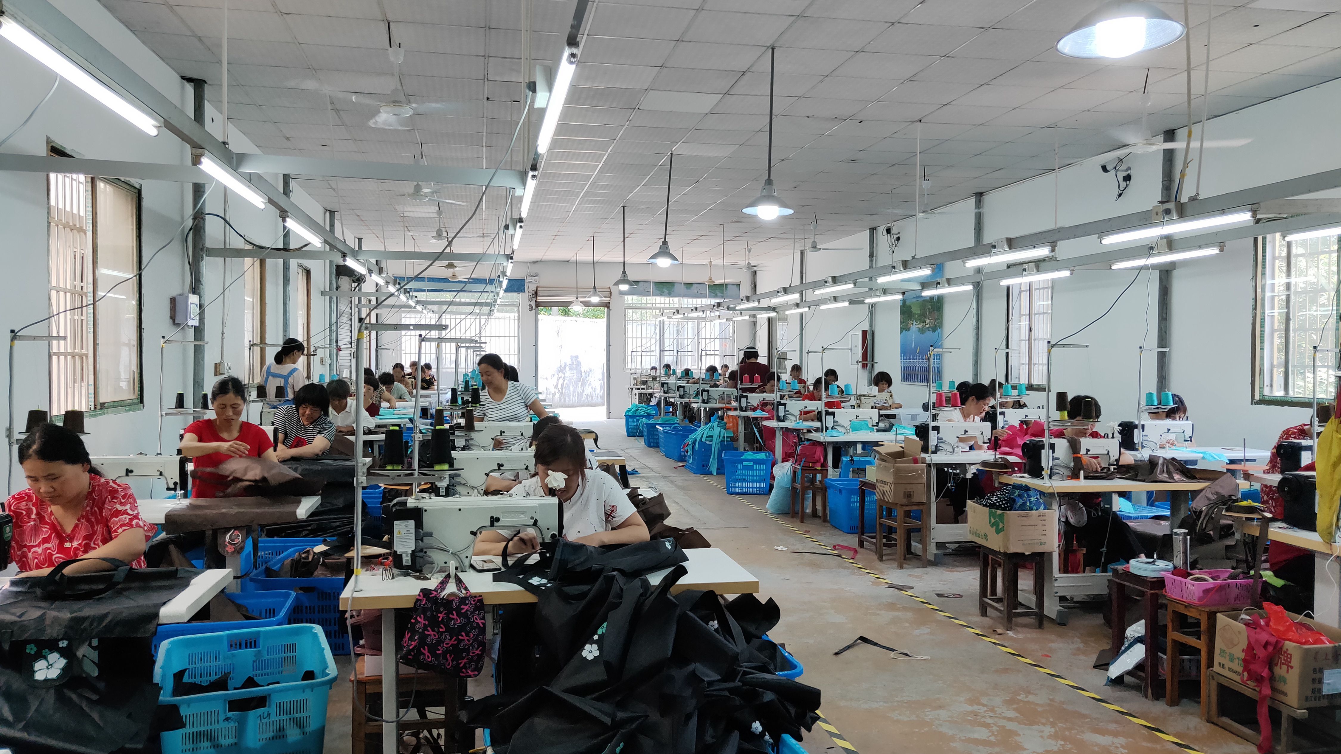 Lanxi Yilaibeidi Luggage Manufacturing Co., Ltd. Shopping bags