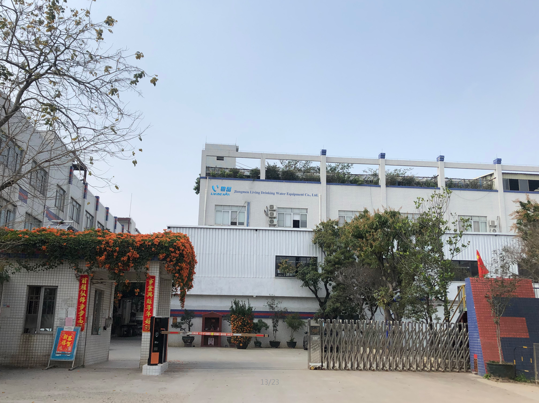 Jiangmen Living Drinking Water Equipment Co., Ltd. Bottle Blow Molding Machine