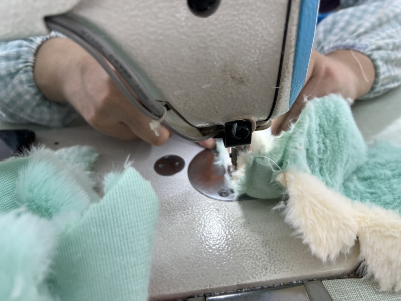 Yangzhou Yiyi Import & Export Co., Ltd. Plush Keychain