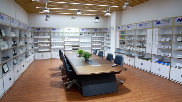 Zhongshan LingLi Lighting Co., Ltd. LED Bulbs
