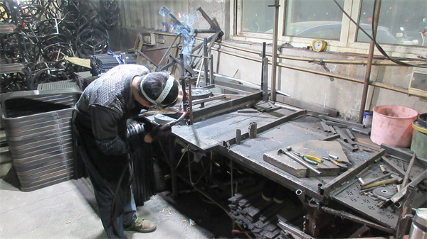 Anxi Yanzuo Industry and Trade Co., Ltd. end tables