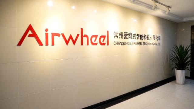 Changzhou Airwheel Technology Co., Ltd. Smart Riding Luggage