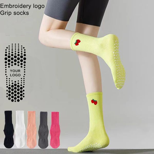 New Custom Design Fashion Embroidery With Personal Logo Pilates Anti-Slip Grip Pilate And Yoga Crew Socks