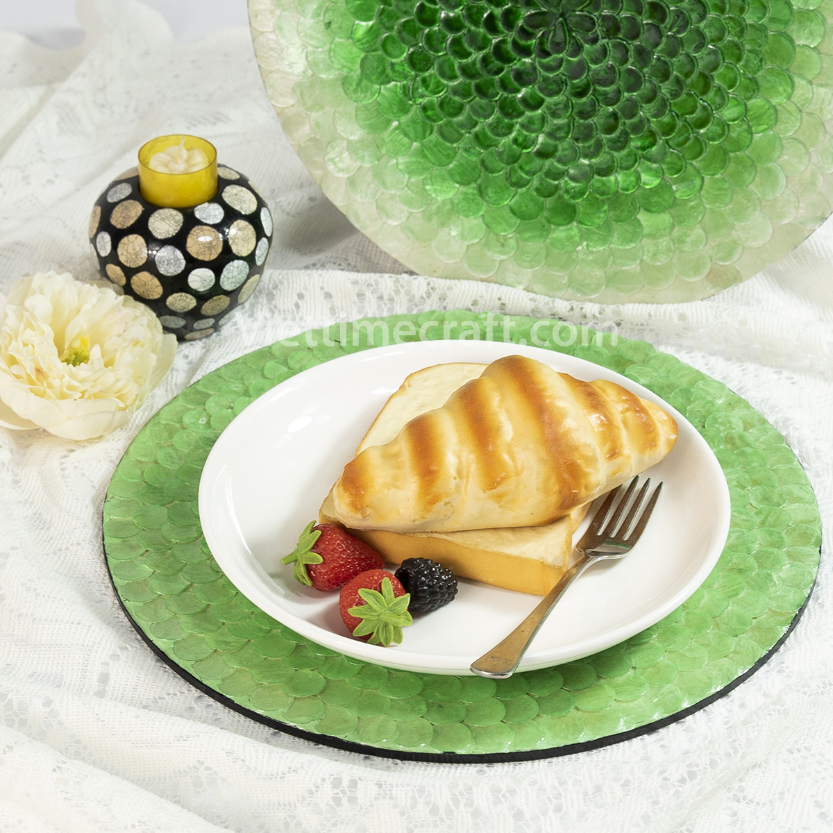 INDOCHINA CREATIVE INVESTMENT AND DEVELOPMENT JOINT STOCK COMPANY Eco Friendly Fish Fin Pattern Blue Mother Of Pearl Placemat, Serving Mat In Round Shape Accessories Kitchen Supplies Wholesale